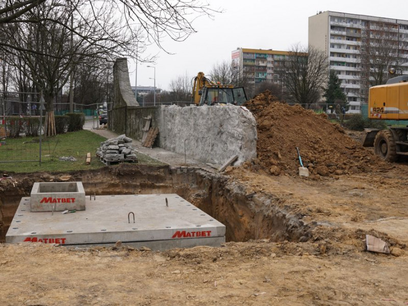 Plac wokół "ryby" w Jastrzębiu-Zdroju wypięknieje